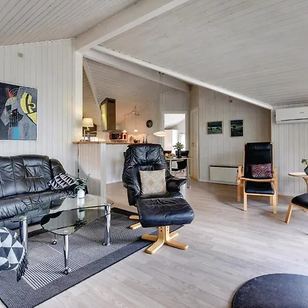 Feriehus Hyggeligt Hjem I Henne Med Sauna *